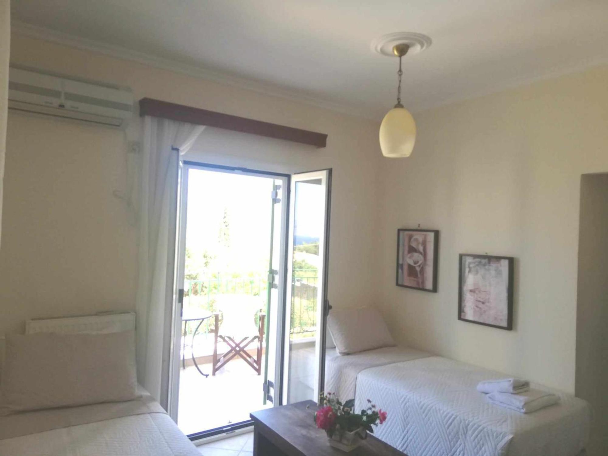 Iliachtides Villas Karavomylos Buitenkant foto